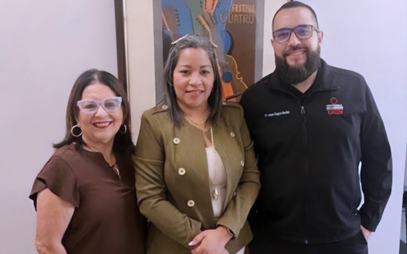 Desde la izquierda: la Dra. Gladys Betancourt, Dra. Xiomara Vázquez y el Dr. Jason Dragoni.
