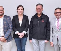 De izquierda a derecha el doctor Rolando García, decano de la división académica de Ingeniería, Diseño y Arquitectura; Keiko Yoshino, Co-fundadora y directora ejecutiva del PRBTA; el doctor Edgardo Rosaly Manfredi, vicepresidente de Asuntos Académicos; y el doctor Juan C. Sosa Varela, decano de la división académica de Negocios, Turismo y Emprendimiento,