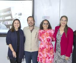 En la foto de izquierda a derecha: Dr. Oliver Meza (editor), Nailette Robles, estudiante doctoral del recinto de Gurabo, y los doctores Rafael Rivera, Elba Betancourt, Evelyza Crespo y Ana T. Rodríguez.