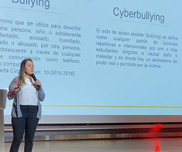 Estudiantes participan en charlas sobre la prevención del bullying y el suicidio