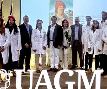 Ceremonia de Bata Blanca de los estudiantes doctorales de Toxicología y Diseño de Drogas