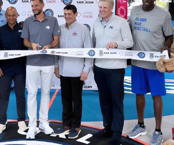 Orlando Magic y UAGM transforman la cancha de Villa Nevárez