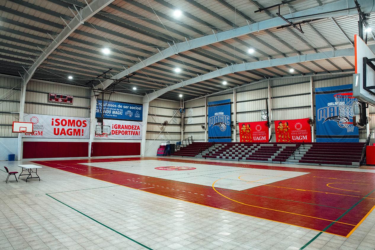 Cancha bajo techo del Complejo Deportivo