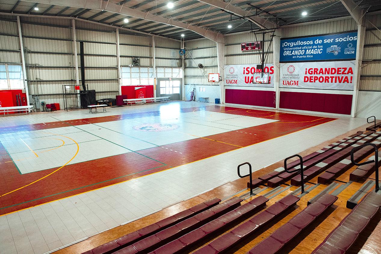 Cancha bajo techo del Complejo Deportivo