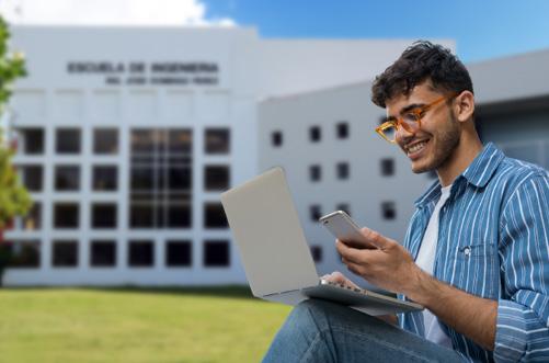 Estudiante usando celular