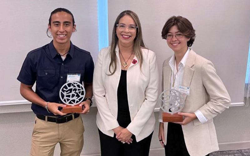 estudiantes y asociado