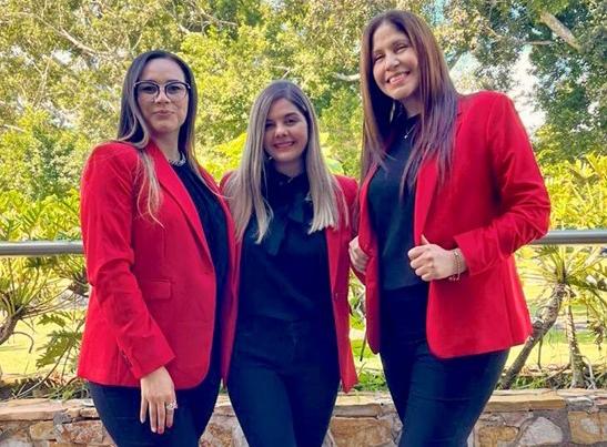 la izquierda: Abneris Ayala, Hecyaliz Rubero y Leslie Ann Feliciano