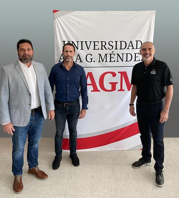 De izquierda a derecha: Alejandro R. Pérez Alonso, SRA, presidente del AIPRCC 2022; José Javier Ortiz del Valle, MAI, CCIM, instructor y Ricardo Rodríguez Domenech, vicepresidente ejecutivo / Chief of Staff de la UAGM.