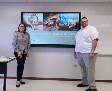 Dos de personas frente a pantalla