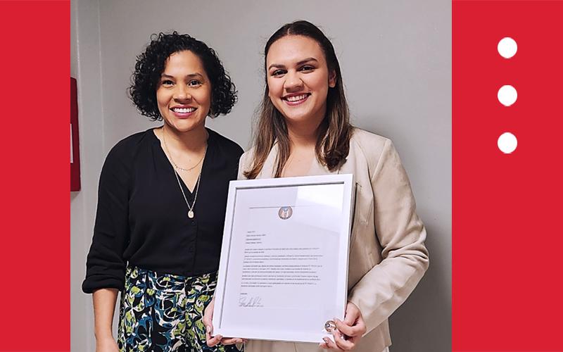 La doctora Carmen E. Capó Lugo, directora del Departamento de Terapia Física del Recinto de Cupey, junto a la estudiante Nathalie N. Valentín Méndez, quien recibió una de las primeras becas otorgadas por PT TODAY. 