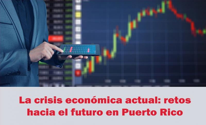 Foto del torso de una persona parada utilizando un laptop