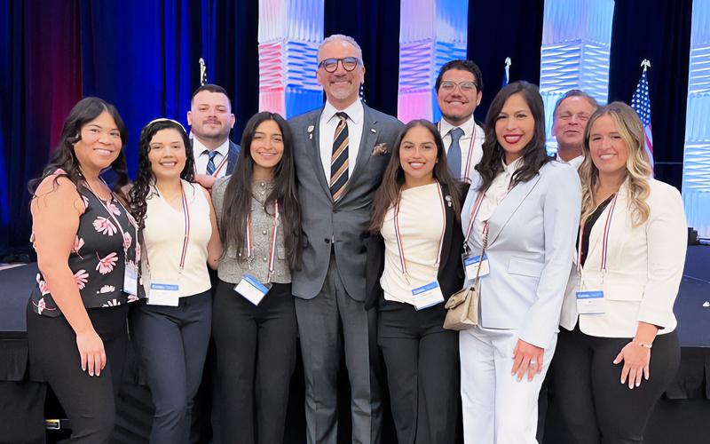 Estudiantes de Medicina Dental visitan el Congreso