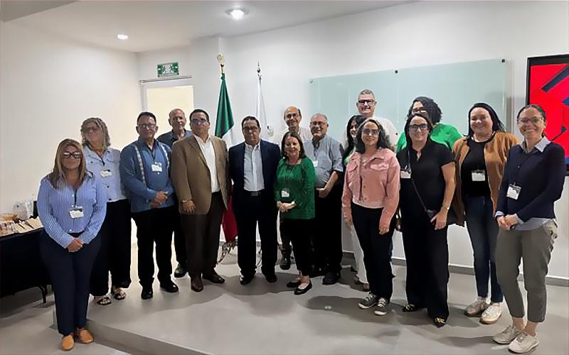 grupo de personas investigación académica mediante estancia internacional en México