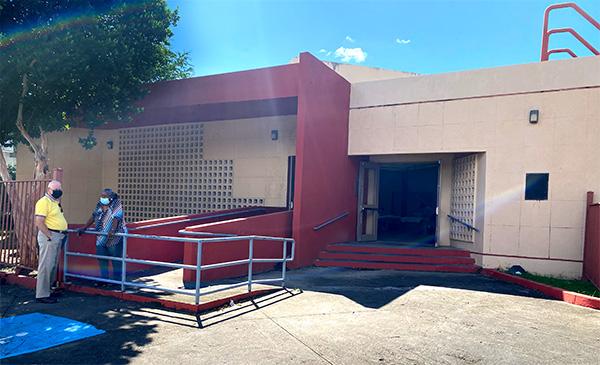 Entrada Centro Comunal - Community Center Entrance