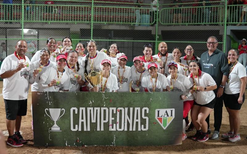 grupo de personas equipo sóftbol femenino