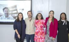 En la foto de izquierda a derecha: Dr. Oliver Meza (editor), Nailette Robles, estudiante doctoral del recinto de Gurabo, y los doctores Rafael Rivera, Elba Betancourt, Evelyza Crespo y Ana T. Rodríguez.